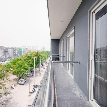 Saltstayz Express -Medicity Near Medanta Hospital 구르가온 외부 사진